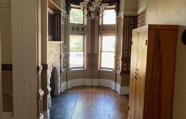 600 W HIGH ST