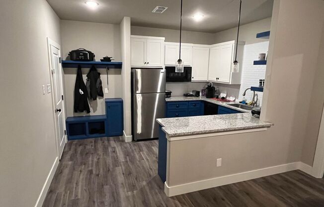 PRE-LEASING FOR AUGUST 1ST!! 4713 121st Place- Garage