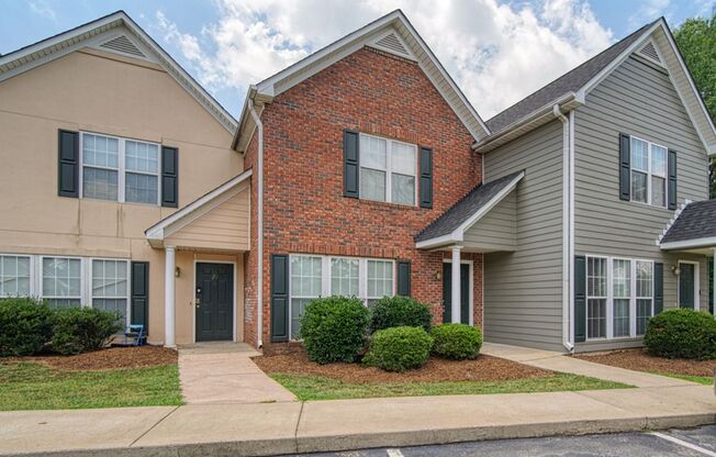 Lovely 2 BR, 2.5 BA Townhome Centrally Located between Spartanburg & Downtown Greenville