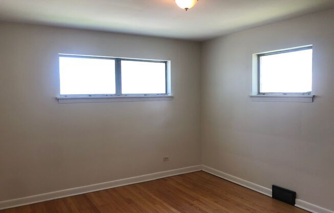 3 beds, 1 bath, $2,495