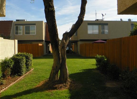 Glendale townhome - First month FREE- 2 bedroom 1.5 bath - Washer/Dryer hookups
