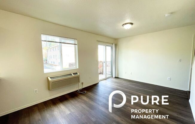 2 beds, 1 bath, $1,350, Unit 13