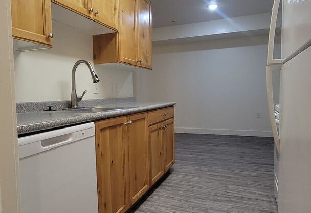 2 beds, 1 bath, 954 sqft, $1,290, Unit E102