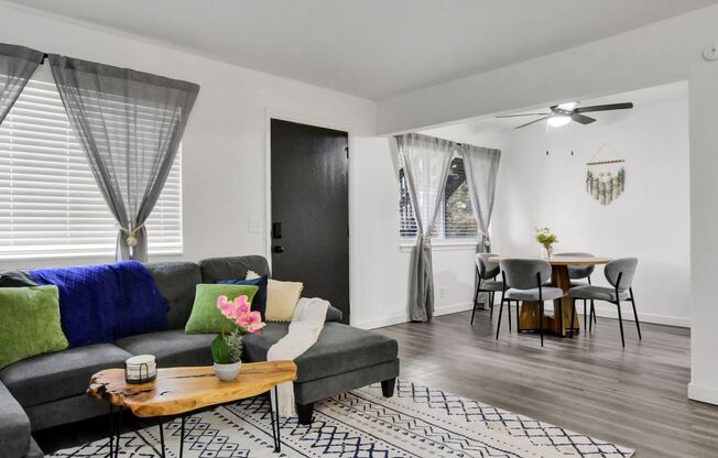 2 beds, 1 bath, 814 sqft, $1,295, Unit 23 E St. Elmo Ave. Unit 112