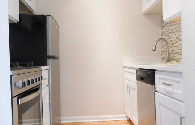 1 bed, 1 bath, 350 sqft, $1,895, Unit 2520-B2