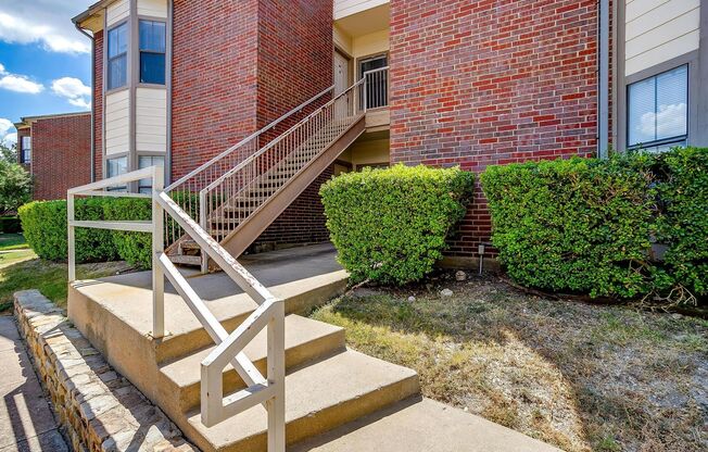 Nice 2 Bed, 2 Bath Second Story Condo Overlooking the Pool- 76107