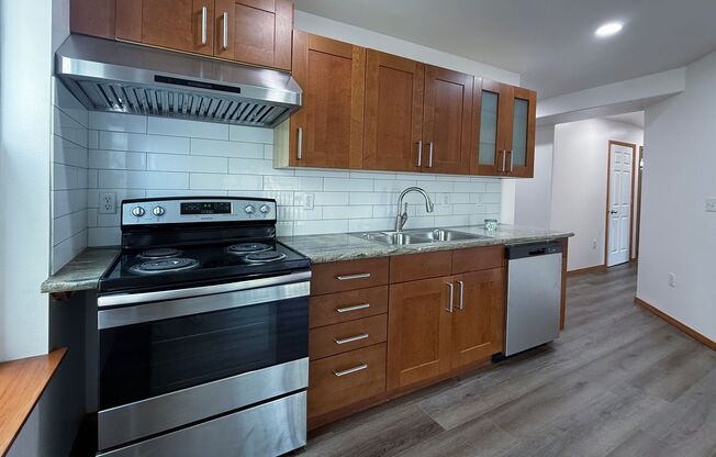 Desirable 2 bedroom , 1 bath in Beacon Hill - Downstairs Duplex