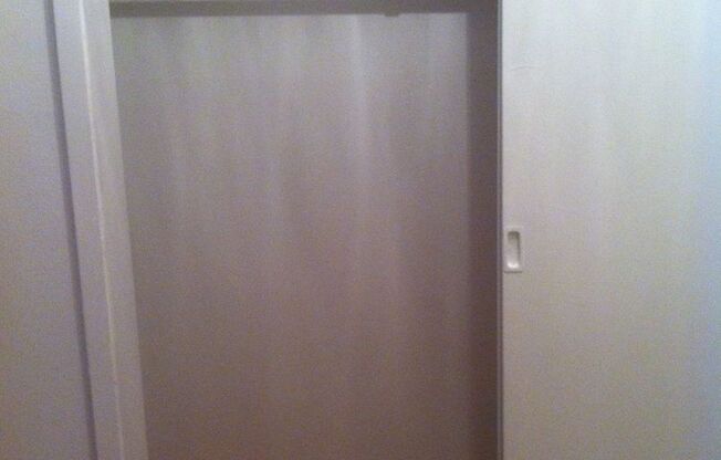 Studio, 1 bath, 450 sqft, $710, Unit *525