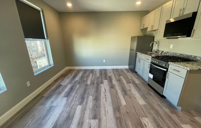 Studio, 1 bath, 302 sqft, $1,700, Unit 402