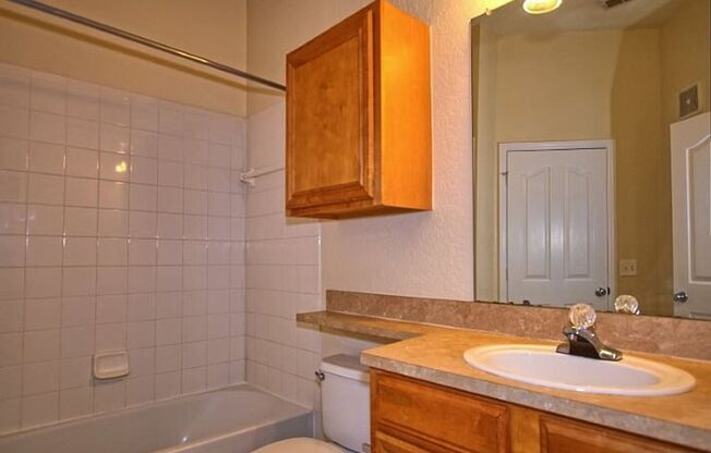 2 beds, 2 baths, $1,700, Unit Unit 304