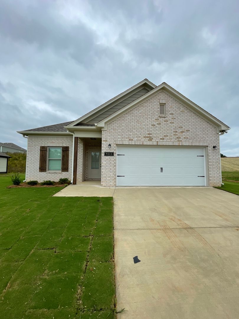 New Construction Home for Rent in Tuscaloosa, AL!!! Sign a 13 month lease by 5/15/24 to receive ONE MONTH FREE!