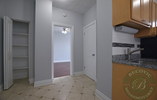 1 bed, 1 bath, 520 sqft, $1,900, Unit 907