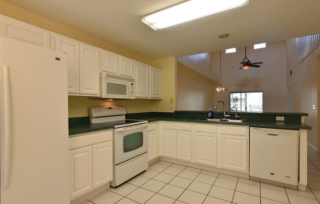 3br 2.5ba townhome in GATED COMMUNITY of Cypress Lake in Kissimmee!!