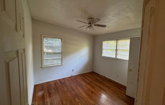 3 beds, 1 bath, $1,300