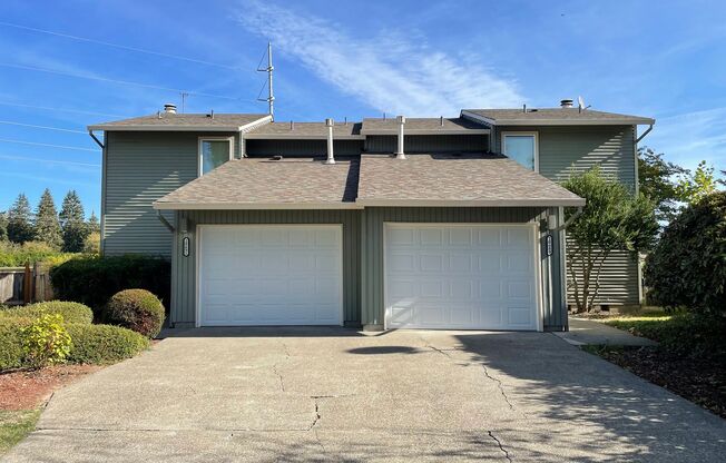 2bd/1.5Ba Duplex in NW Portland in a Quiet Bethany Neighborhood ~ Single Car Garage and Washer/Dryer Hooks Ups!!!