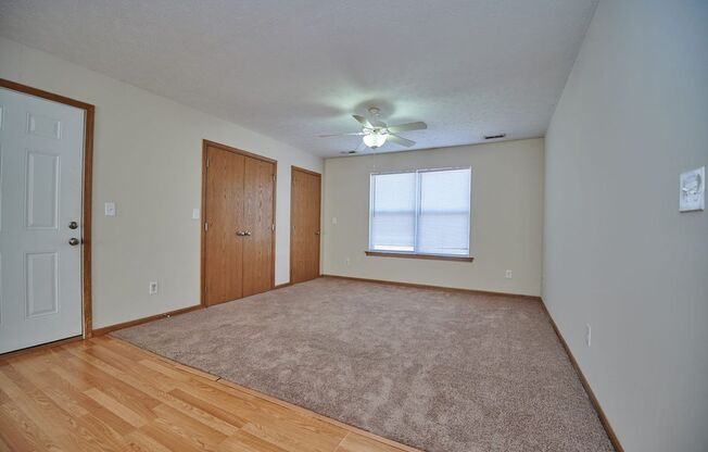 2 beds, 2 baths, 975 sqft, $1,115, Unit 412