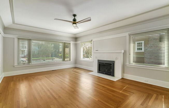 Fabulous Rose Garden 3 Bedroom, 2.5 Bath Home