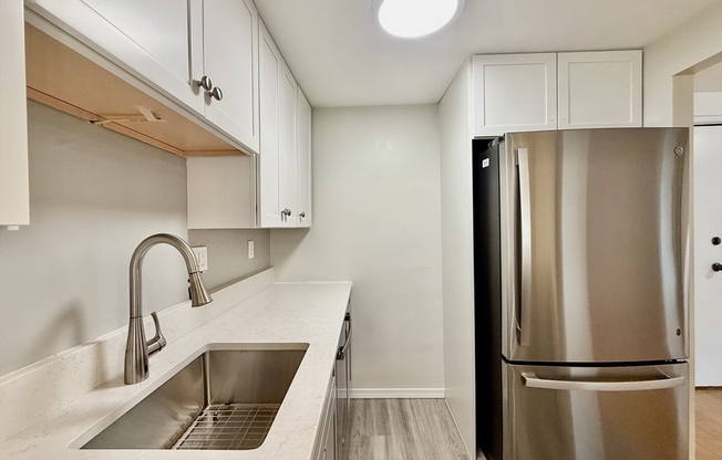 1 bed, 1 bath, 999 sqft, $1,900, Unit 4L