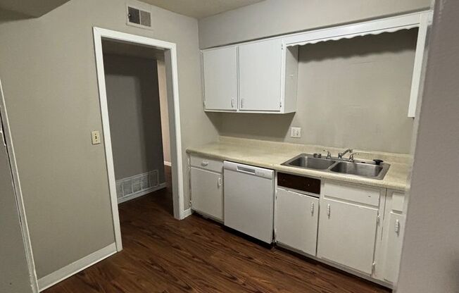 3 beds, 1.5 baths, 1,300 sqft, $1,395, Unit 1110-12