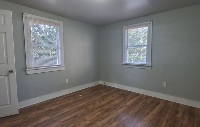 $300 OFF FIRST MONTHS RENT MOVE-IN SPECIAL!!