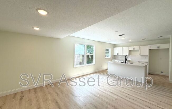 732 57 ST E