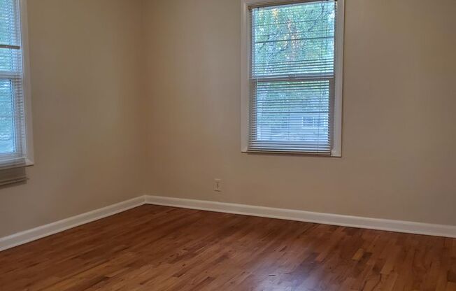 2 beds, 1 bath, $1,200