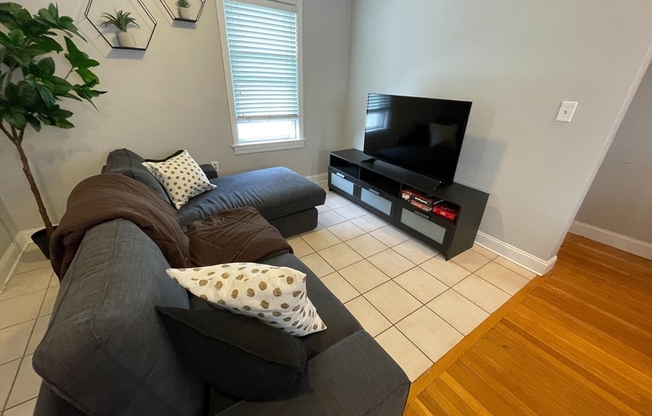 3 beds, 1 bath, 1,180 sqft, $3,600, Unit 2