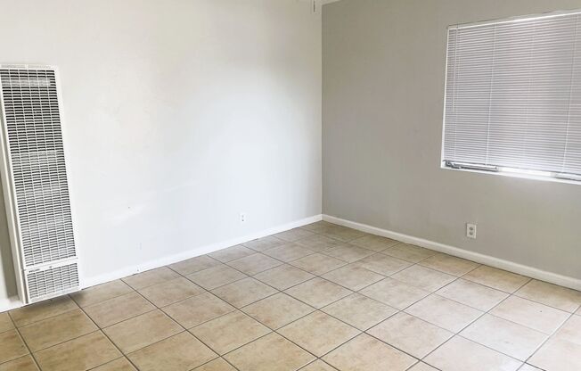 2 beds, 1 bath, $1,250, Unit Apt B