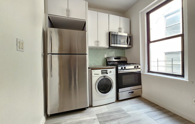 2 beds, 1 bath, $2,950, Unit 21