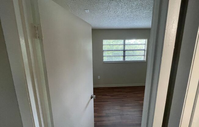 2 beds, 1 bath, 830 sqft, $1,300, Unit 1