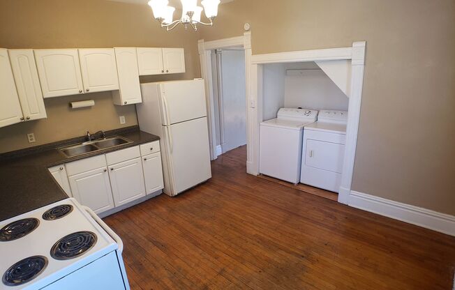 4 beds, 1 bath, $1,600, Unit A West Side-A.Toress