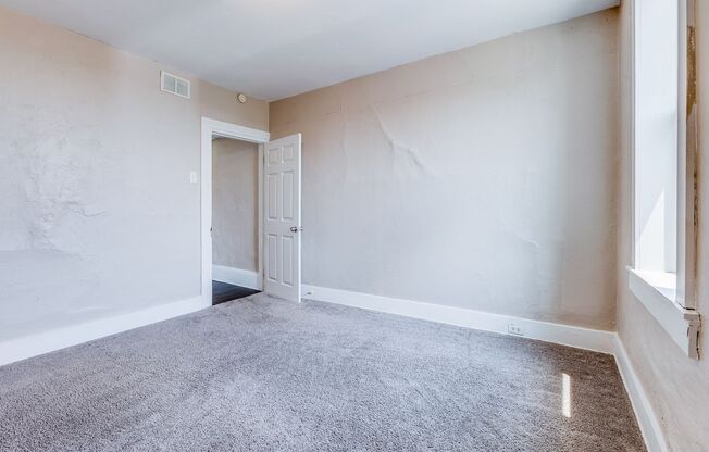 2 beds, 1 bath, $1,150, Unit Apt 3