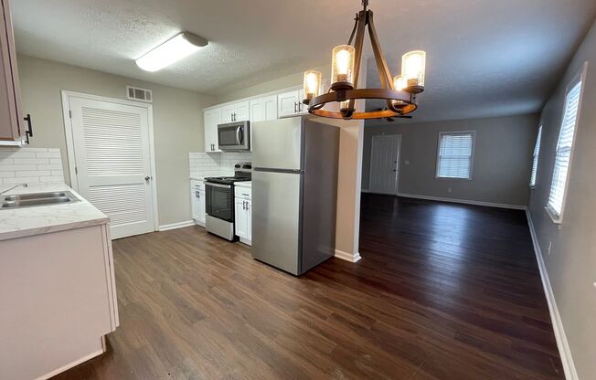 $500 OFF RENT! Beautiful Charming 2 Bed/2Bath Available Soon!! Apply Now!