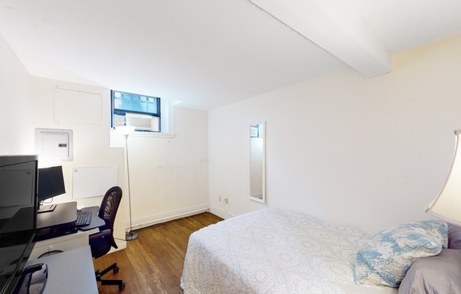 2 beds, 1 bath, 815 sqft, $3,495, Unit 32