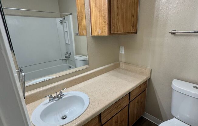 2 beds, 2 baths, 800 sqft, $925, Unit 102