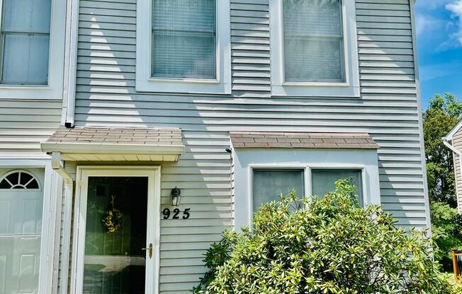 2 Bed 1.5 Bath- Oakdale PA! Hawthorne Village!