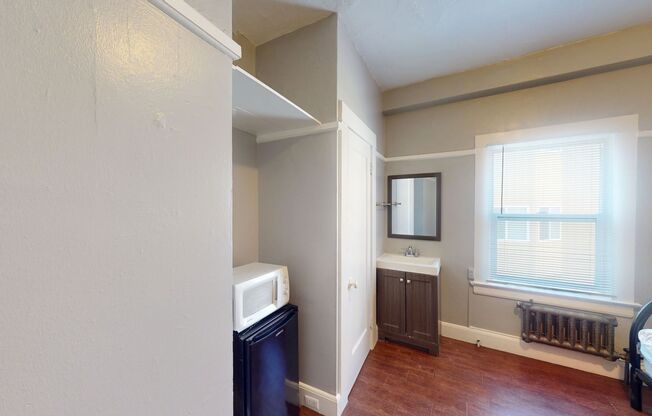Studio, , 160 sqft, $1,100, Unit 15