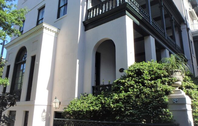 Charming One Bedroom Apartment close to Forsyth Park