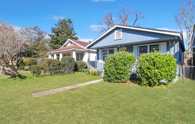 3 BED | 2 BATH | REAR OFF-STREET PARKING | AVAILABLE MID-NOVEMBER