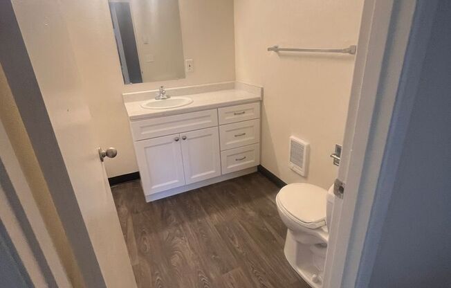 2 beds, 1.5 baths, 920 sqft, $1,595, Unit 30