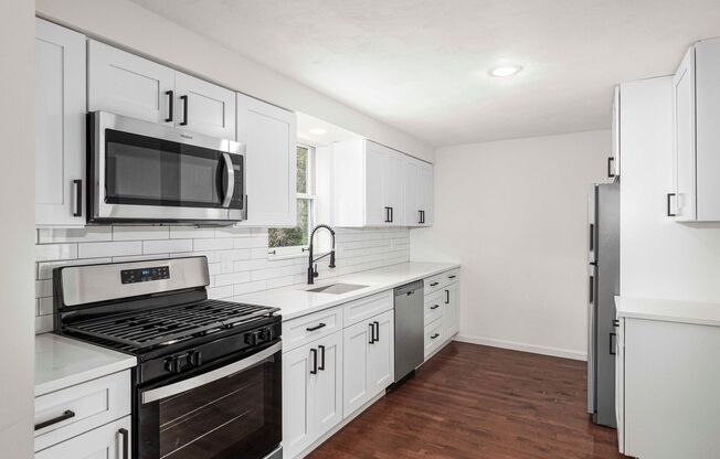 3 beds, 1 bath, $1,599