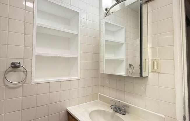 2 beds, 1 bath, 695 sqft, $2,550, Unit 1523 Broadway Unit C
