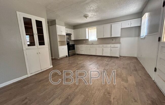 3 beds, 2 baths, 1,369 sqft, $1,175