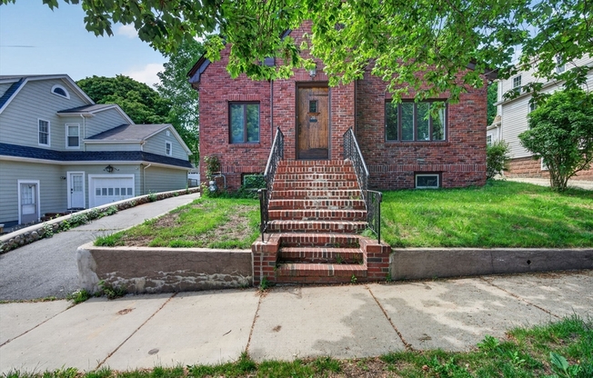 28 THURLOW AVE