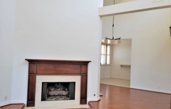 Stunning 2 Bed/2 Bath Westwood Penthouse w/ Lofted Ceilings, Huge Windows, Parking & In-Unit Laundry!