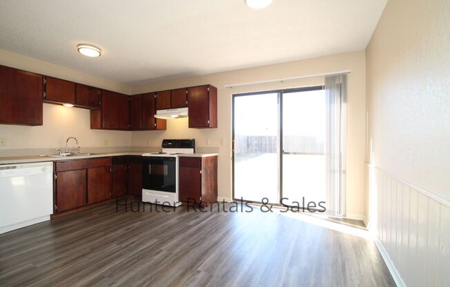 2 beds, 1.5 baths, $875