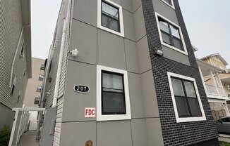 207 GOVERNOR ST