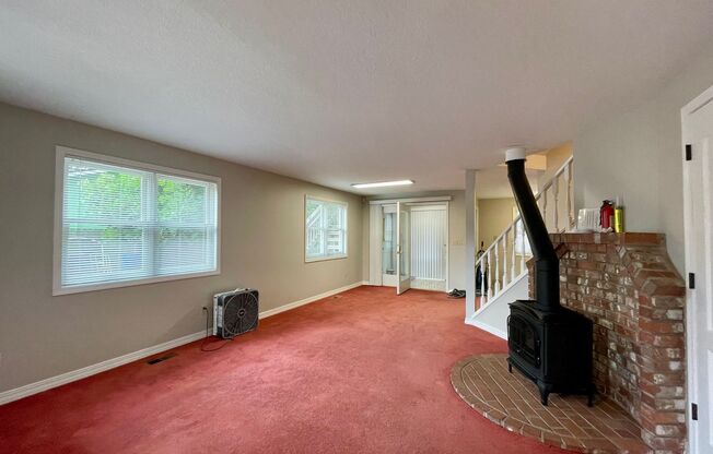 Lovely SE 4 bed 2 Bath Duplex in Mil Park Neighborhood - Renovated Kitchen, A/C and Garage!