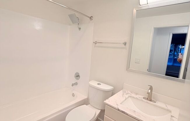 1 bed, 1 bath, 700 sqft, $1,725, Unit 128