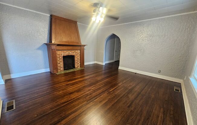 2 beds, 1 bath, 1,200 sqft, $1,250, Unit 1115 S Gary Pl